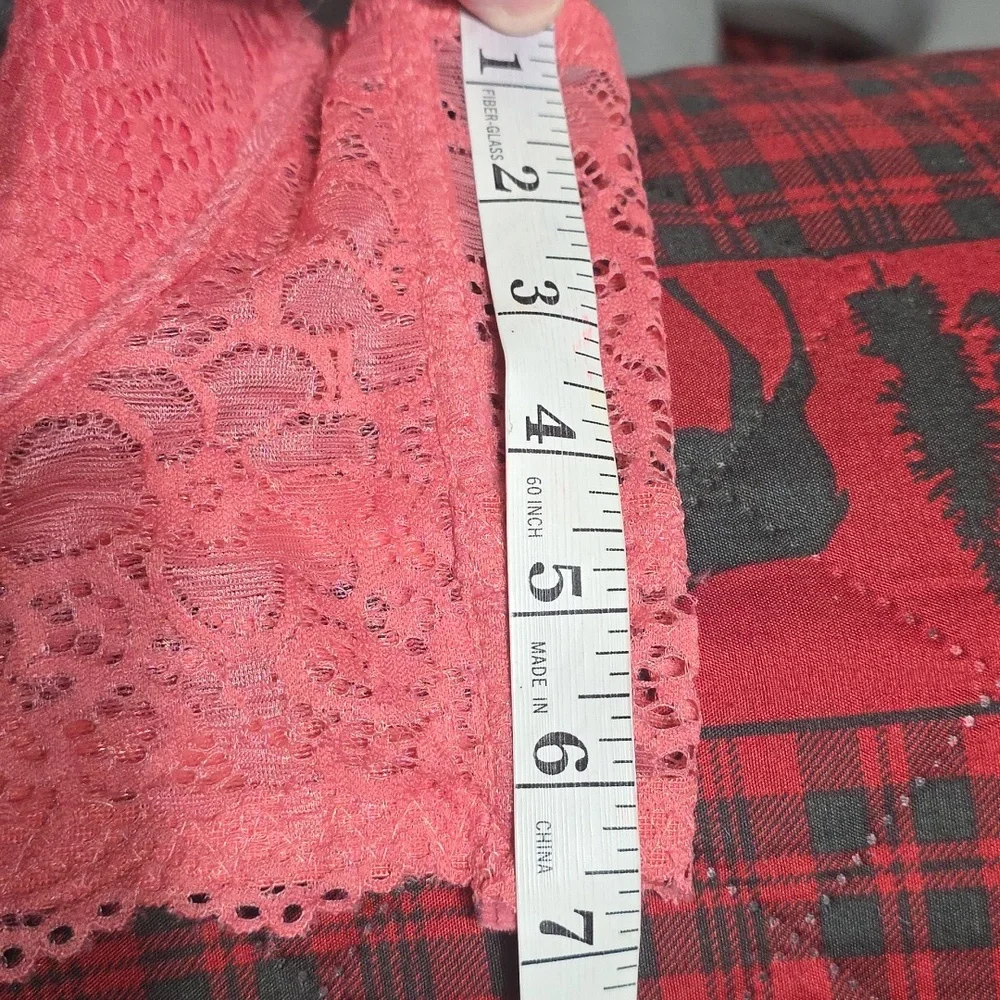 Kiss & Tell Intimates Women's Bra Coral Lacy Underwire‎ Padded Sz 44D EUC